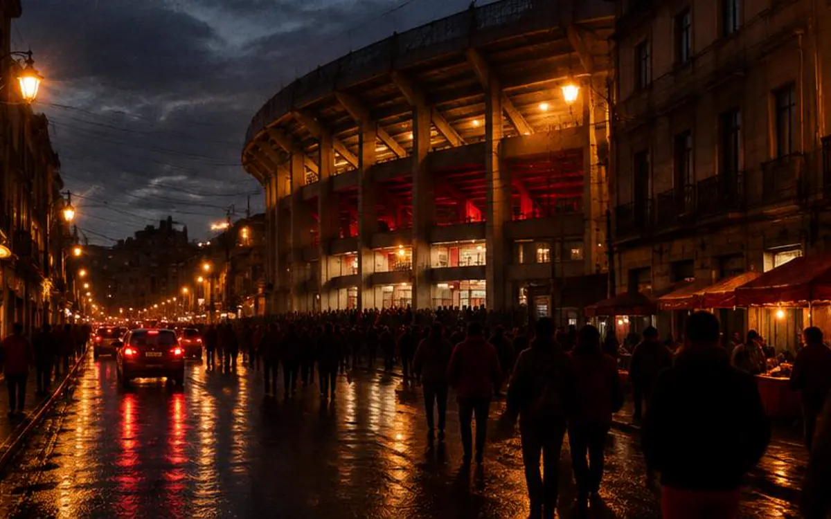 Entrada iluminada de un estadio integrada a una calle urbana